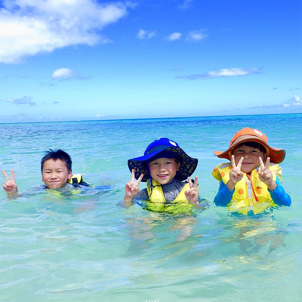 沖縄の海で海水浴