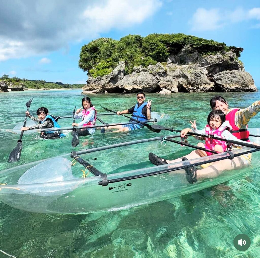 輝く今帰仁ブルーの海へ！親子で漕ぎ出すシーカヤックツアー